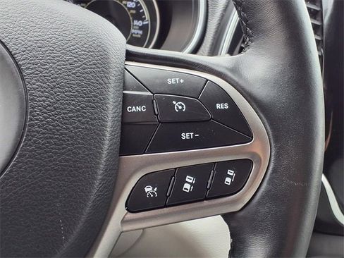 Used 2019 Jeep Cherokee Limited w/ Luxury Group image 14