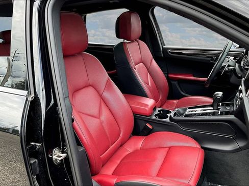 Used 2023 Porsche Macan AWD/4WD image 29