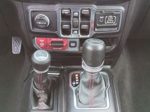 Used 2019 Jeep Wrangler Unlimited Rubicon w/ Cold Weather Group image 19