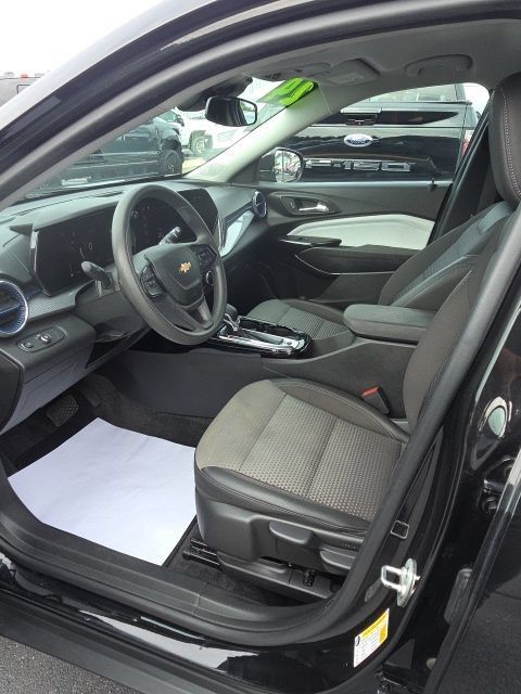 Used 2024 Chevrolet Trax LT FWD image 11