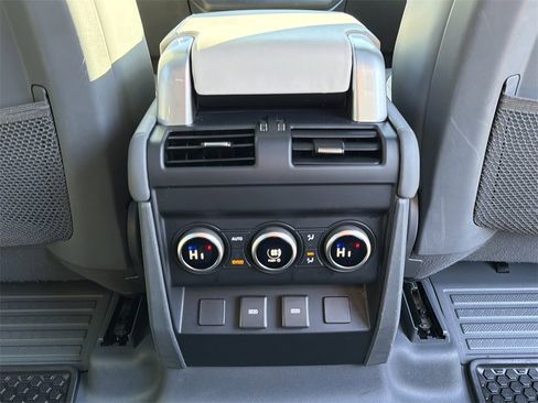 Used 2023 Land Rover Defender 130 X-Dynamic SE image 23