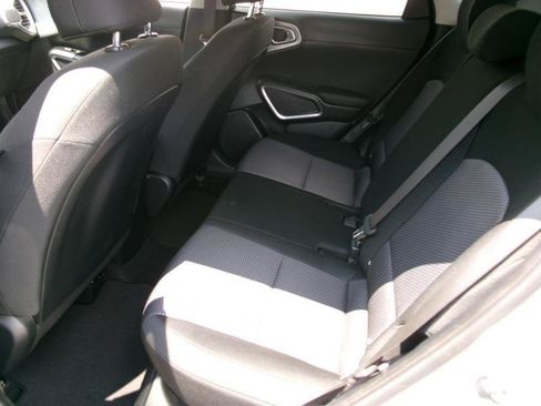 Used 2025 Kia Soul LX w/ LX Technology Package FWD image 9
