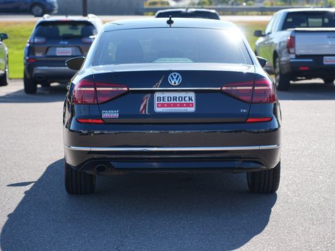 Used 2017 Volkswagen Passat 1.8T R-Line FWD image 4