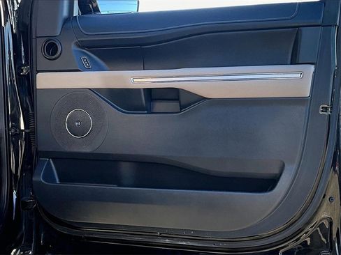 Used 2023 Ford Expedition Max Limited image 23