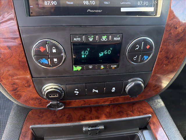 Used 2014 Chevrolet Suburban LTZ RWD image 14