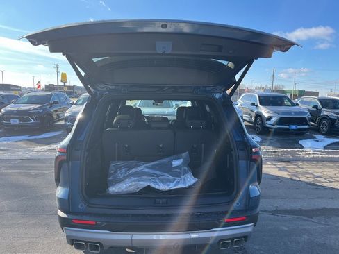 New 2026 Chevrolet Traverse Z71 w/ Enhanced Driving Package image 7