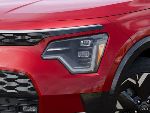 Certified 2025 Kia Niro Wave w/ Wave Preserve Package FWD image 10