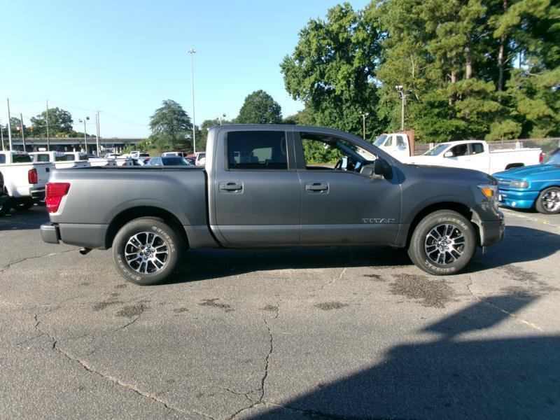 Used 2022 Nissan Titan SV RWD image 5