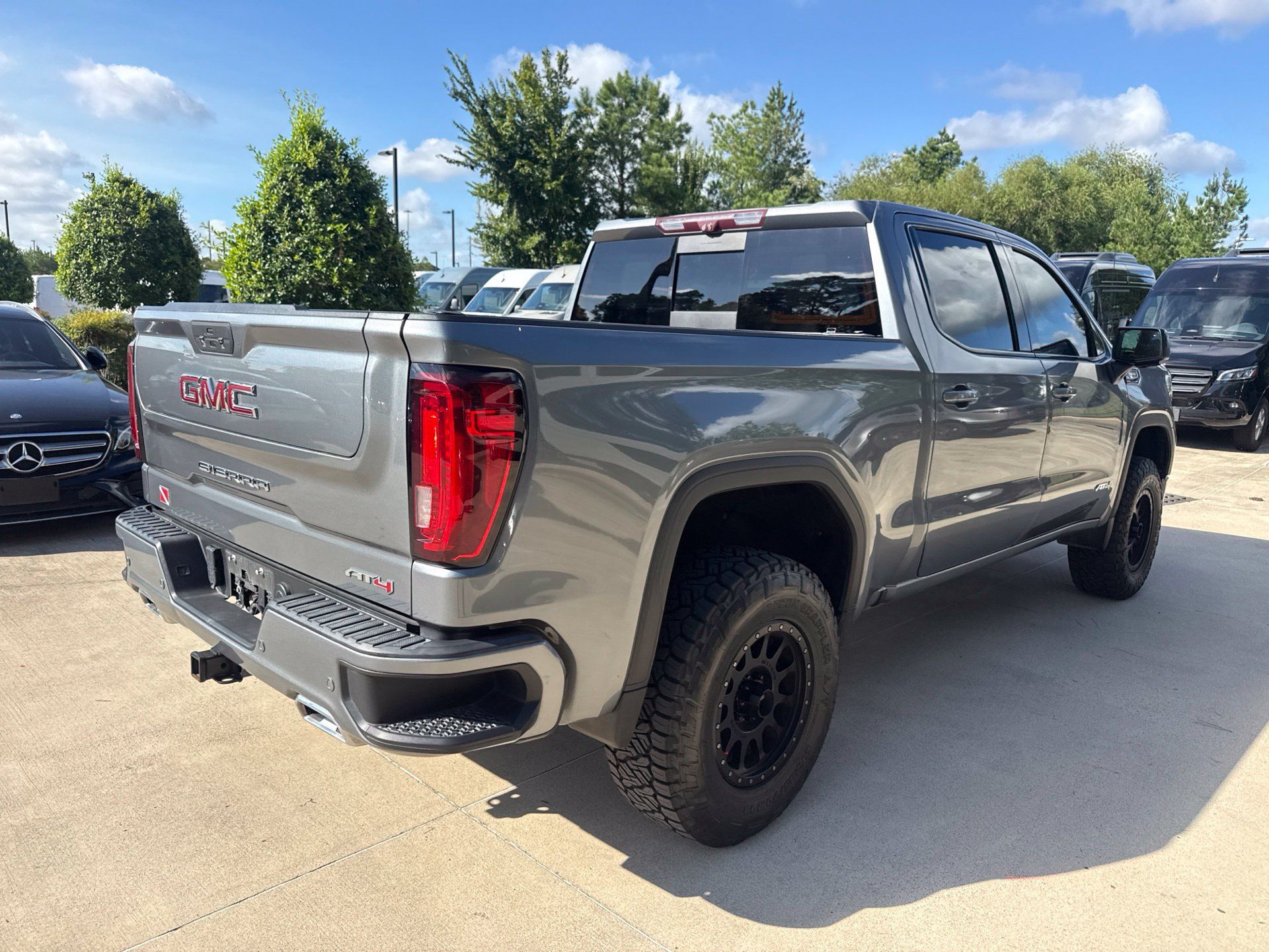 Used 2020 GMC Sierra 1500 AT4 w/ AT4 Premium Package AWD/4WD image 4