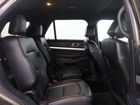 Used 2016 Ford Explorer XLT w/ Equipment Group 202A image 15