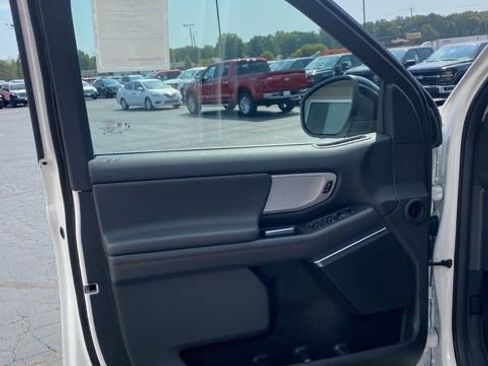 New 2025 Ford Expedition Active image 17