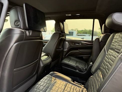 Used 2022 Cadillac Escalade Premium Luxury Platinum w/ LPO, Radiant Package AWD/4WD image 5