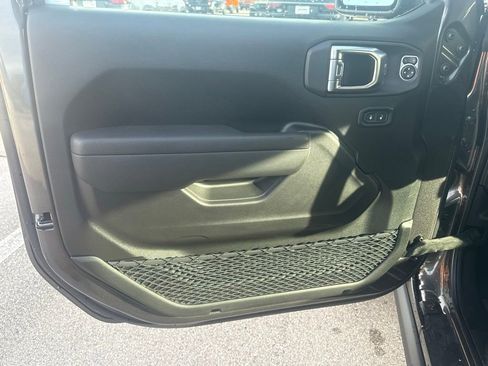 New 2025 Jeep Gladiator Mojave image 42