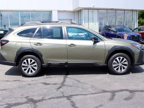 Used 2025 Subaru Outback Premium AWD/4WD image 2