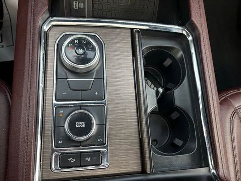 Used 2024 Ford Expedition Limited image 29