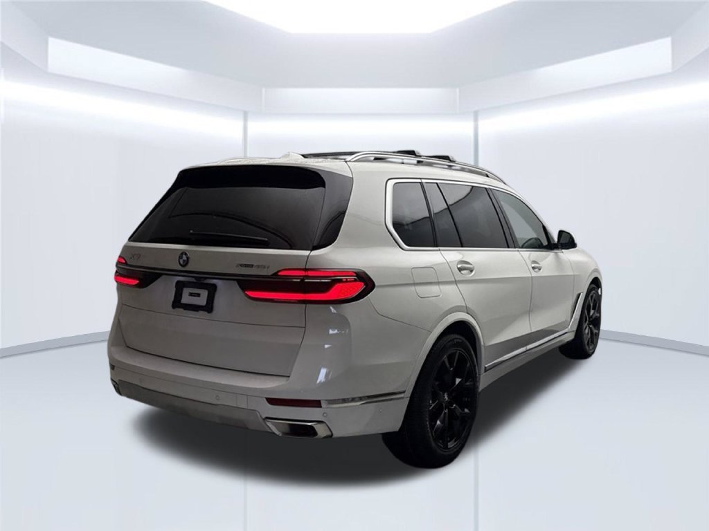 Used 2025 BMW X7 xDrive40i w/ Climate Comfort Package AWD/4WD image 8