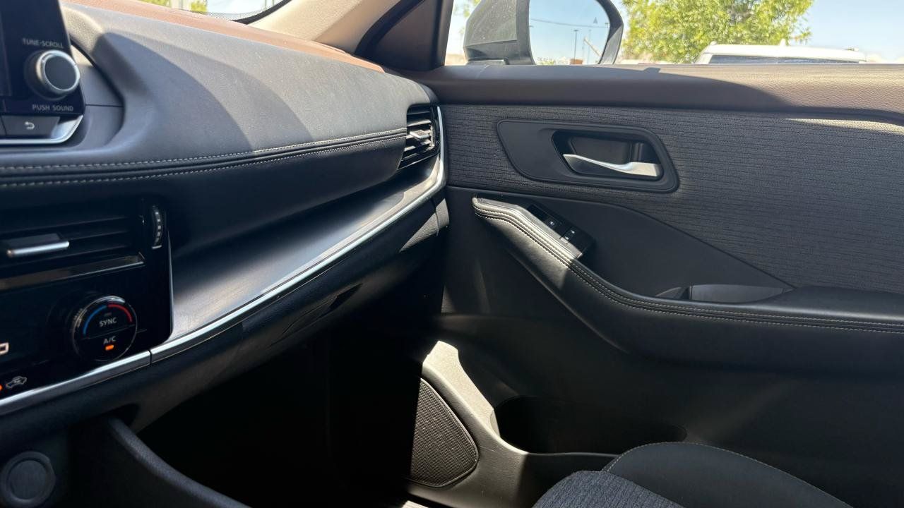 Used 2022 Nissan Rogue SV FWD image 25