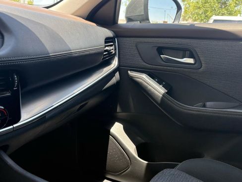Used 2022 Nissan Rogue SV FWD image 25