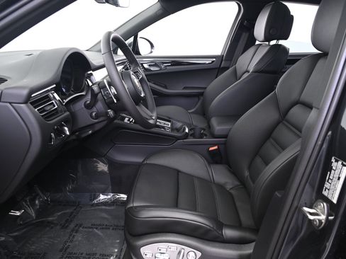 Used 2026 Porsche Macan AWD/4WD image 29