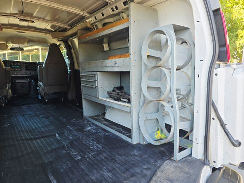 Used 2017 Chevrolet Express 2500 image 29