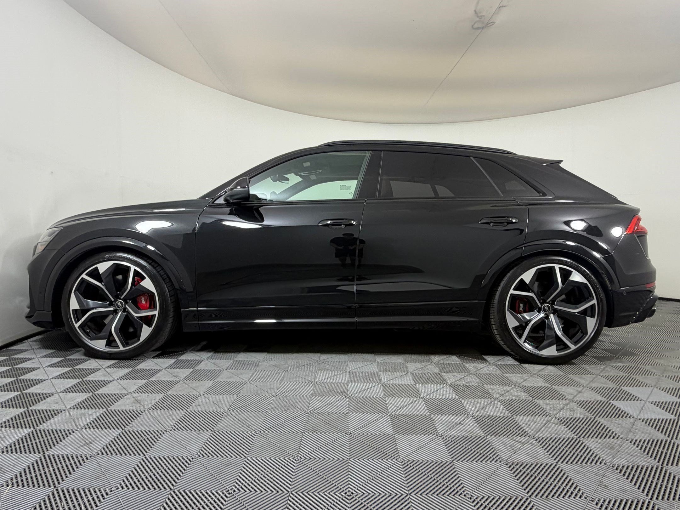 Used 2024 Audi RS Q8 w/ Black Optic Package AWD/4WD image 2