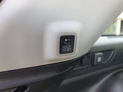 Used 2022 Jeep Grand Cherokee Limited AWD/4WD image 36
