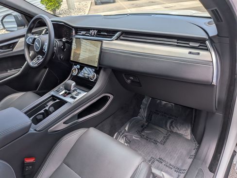 Used 2026 Jaguar F-PACE R-Dynamic S AWD/4WD image 33