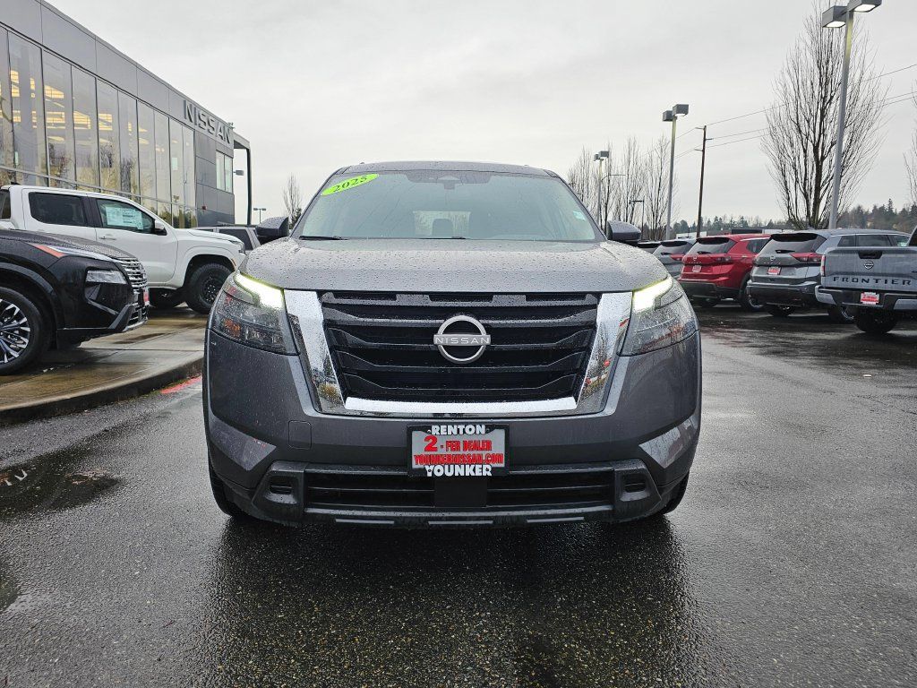 Used 2025 Nissan Pathfinder SV AWD/4WD image 2