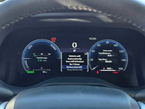 Certified 2025 Toyota Sienna Limited image 26