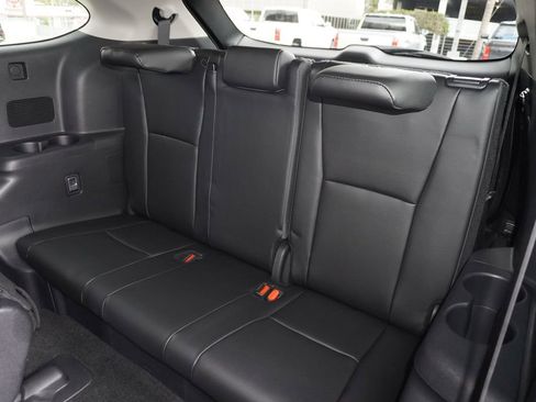 Certified 2024 Toyota Highlander XLE AWD/4WD image 11