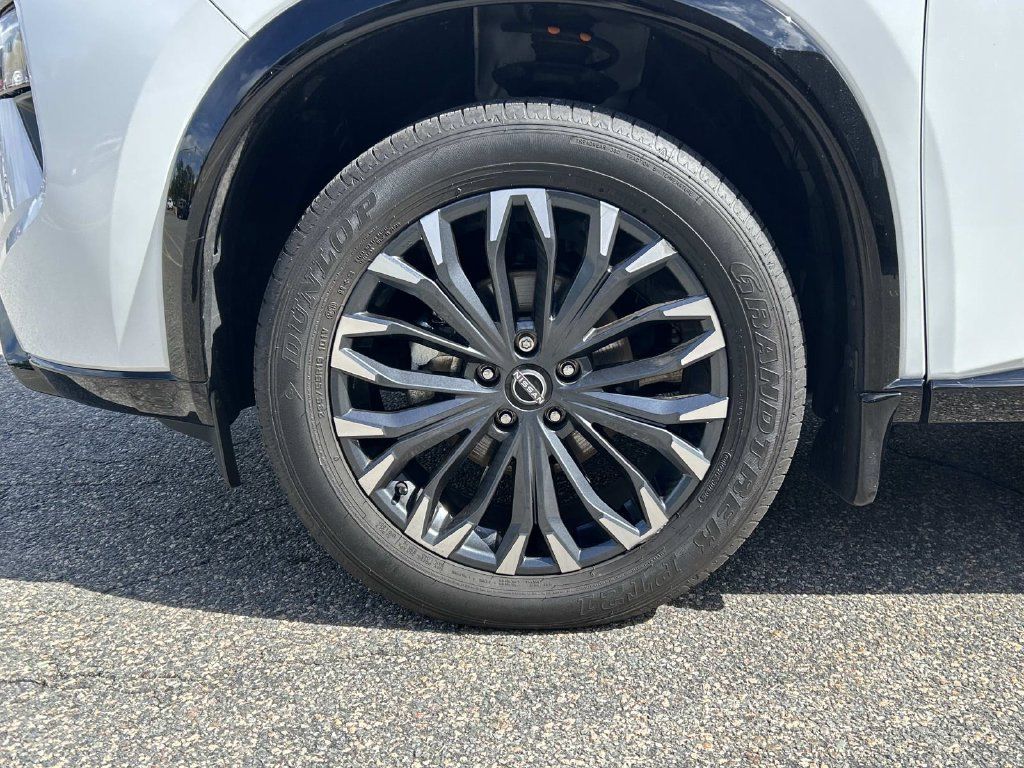 Certified 2025 Nissan Rogue Platinum w/ Platinum Premium Package FWD image 9