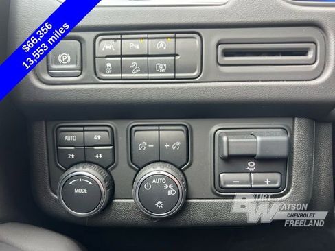 Used 2024 Chevrolet Suburban Z71 w/ Luxury Package image 13