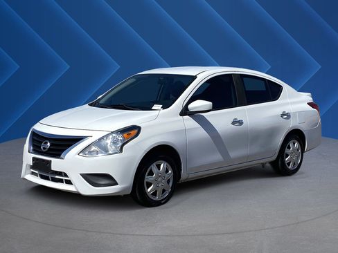 Used 2018 Nissan Versa SV FWD image 7