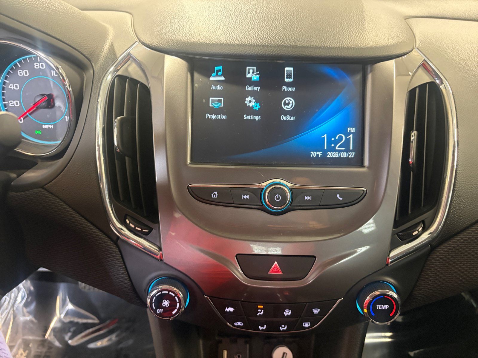 Used 2017 Chevrolet Cruze LT FWD image 14