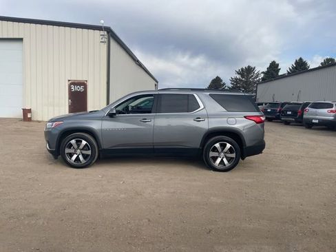 Used 2020 Chevrolet Traverse LT w/ LT Premium Package AWD/4WD image 3