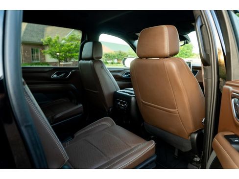 Used 2022 Chevrolet Suburban High Country AWD/4WD image 17