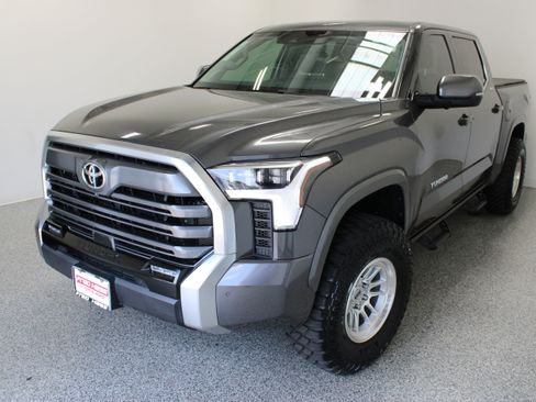 Used 2023 Toyota Tundra Limited AWD/4WD image 2