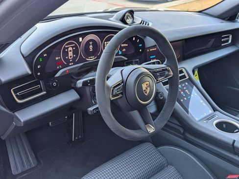 New 2025 Porsche Taycan 4S image 4
