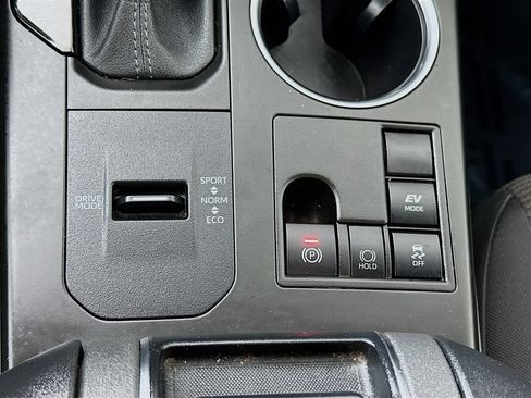 Used 2023 Toyota Highlander LE image 19