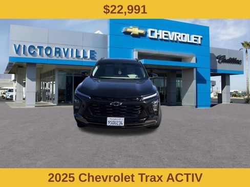 Used 2025 Chevrolet Trax ACTIV w/ Driver Confidence Package FWD image 2