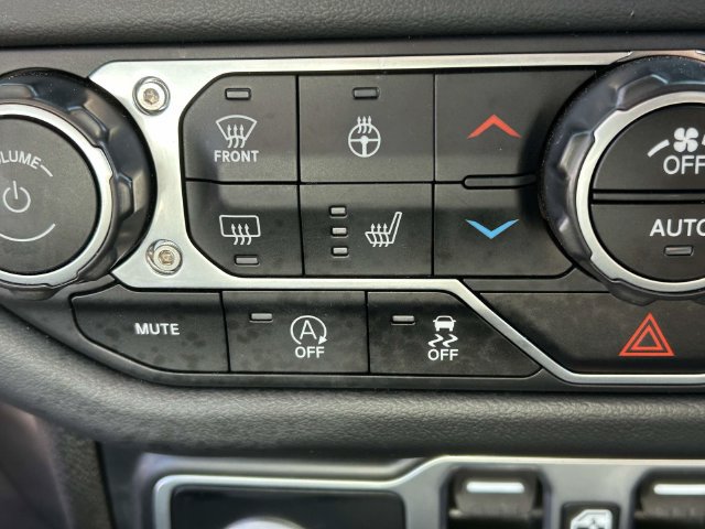 Used 2024 Jeep Gladiator Mojave w/ Technology Group AWD/4WD image 28
