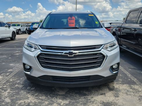 Used 2021 Chevrolet Traverse LT FWD image 2
