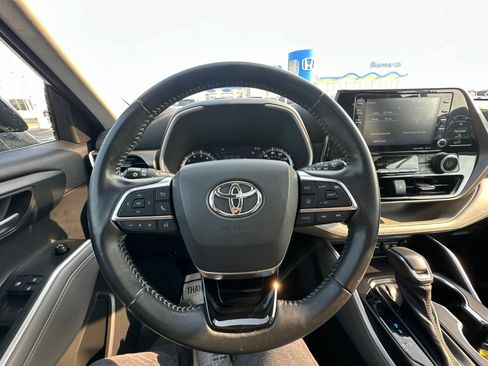 Used 2021 Toyota Highlander XLE AWD/4WD image 52