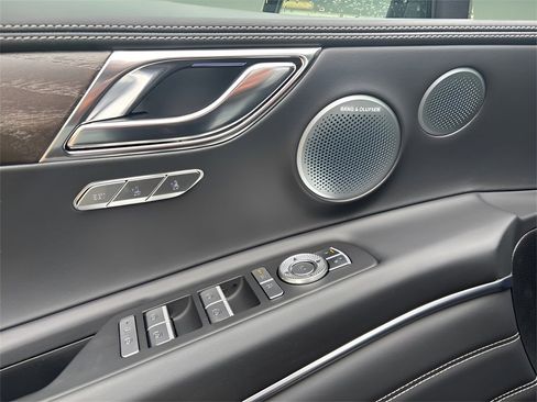 New 2025 Genesis GV80 2.5T Prestige image 18