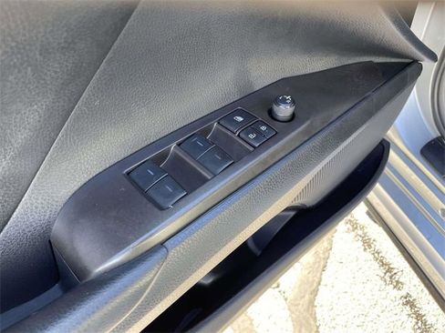 Used 2023 Toyota Camry SE image 18