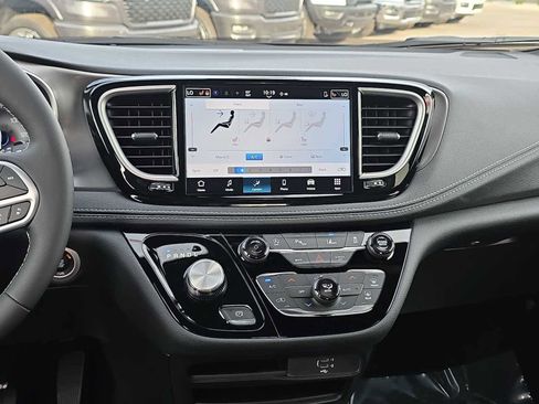 New 2026 Chrysler Pacifica Select FWD image 24