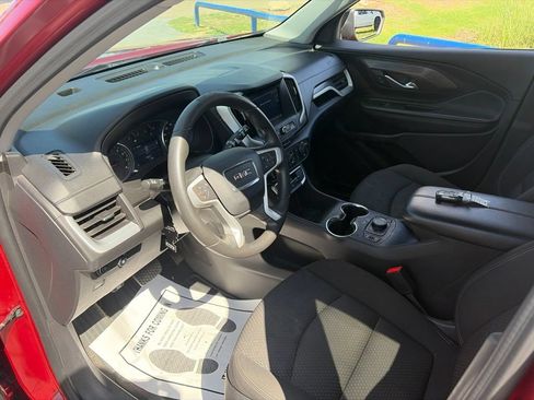 Used 2024 GMC Terrain SLE w/ Driver Convenience Package FWD image 9