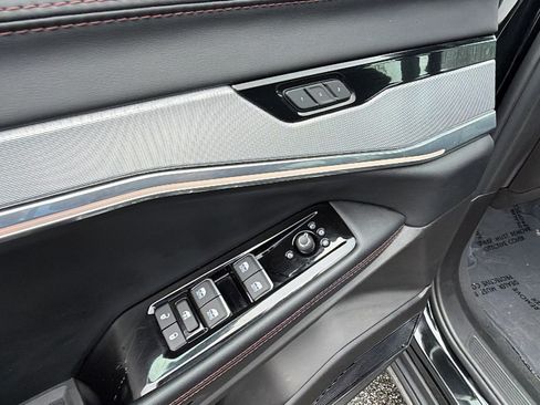 Used 2024 Jeep Wagoneer Launch Edition AWD/4WD image 15