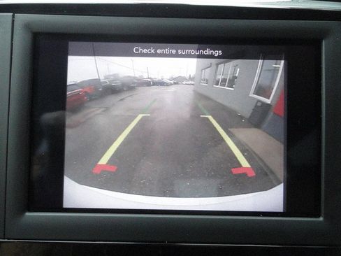 Used 2018 Chrysler Pacifica Touring-L image 13