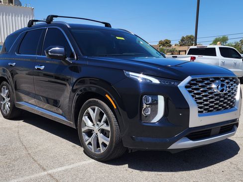 Used 2022 Hyundai Palisade Limited w/ Cargo Package FWD image 3